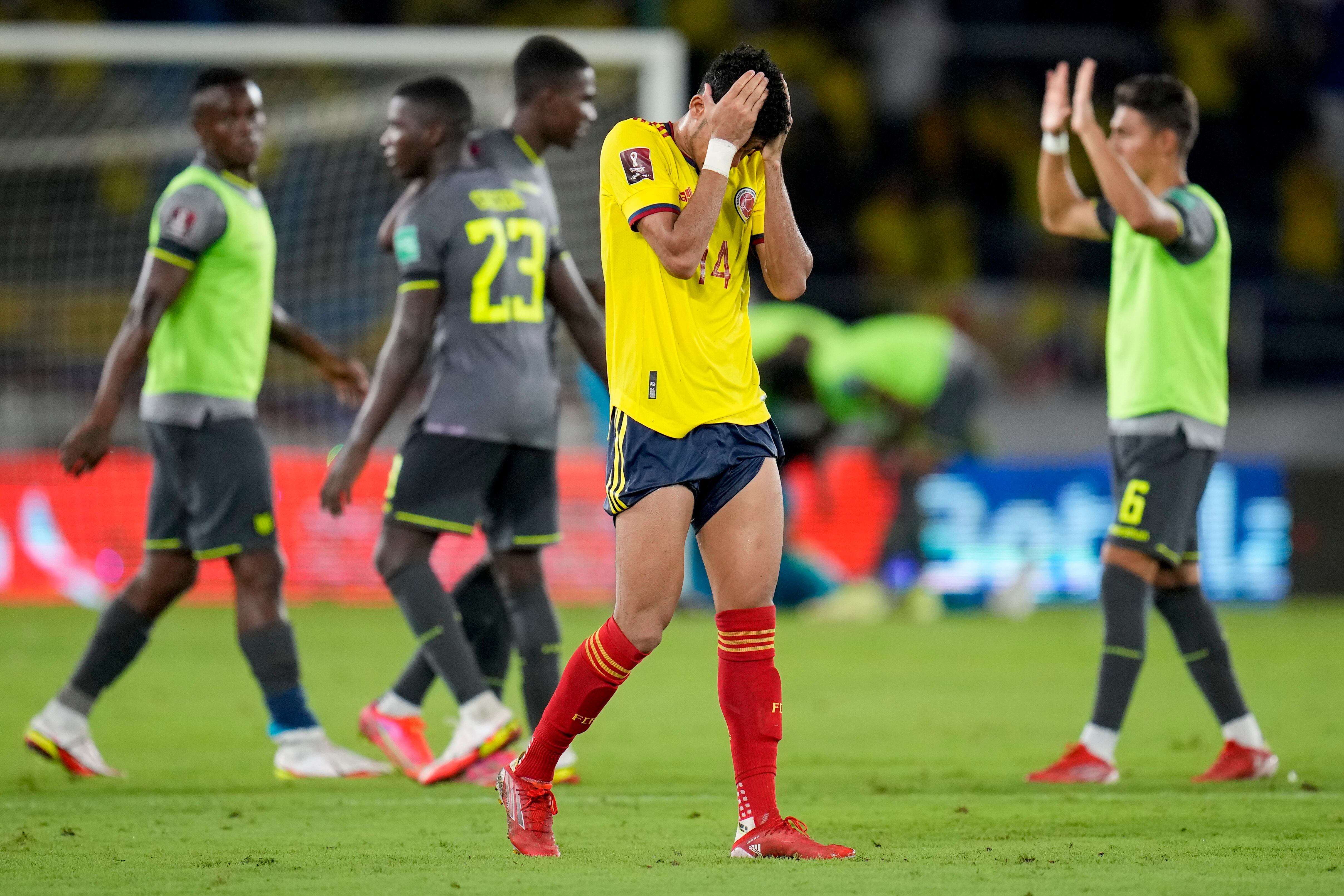 en el partido de las eliminatorias del Mundial, el jueves 14 de octubre de 2021, en Barranquilla. (AP Foto/Fernando Vergara)