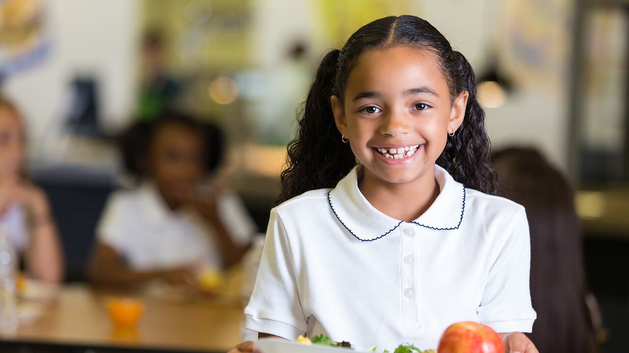El apoyo de Compensar contempla 214 comedores en los que se sirven 309.000 raciones de comida cada día, en colegios públicos ubicados en las 20 localidades de la ciudad, incluyendo Sumapaz.