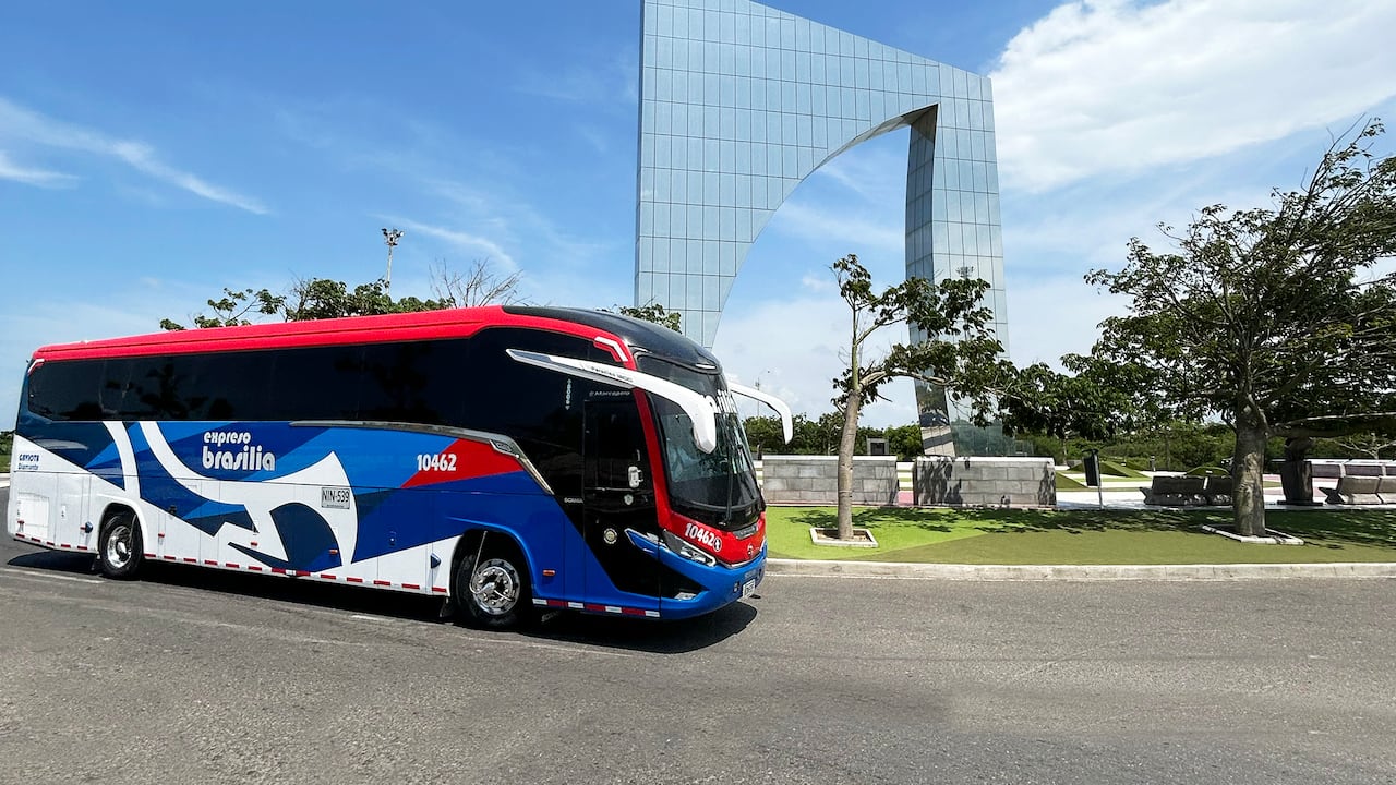 La compañía opera más de 200 rutas dentro y fuera del país.