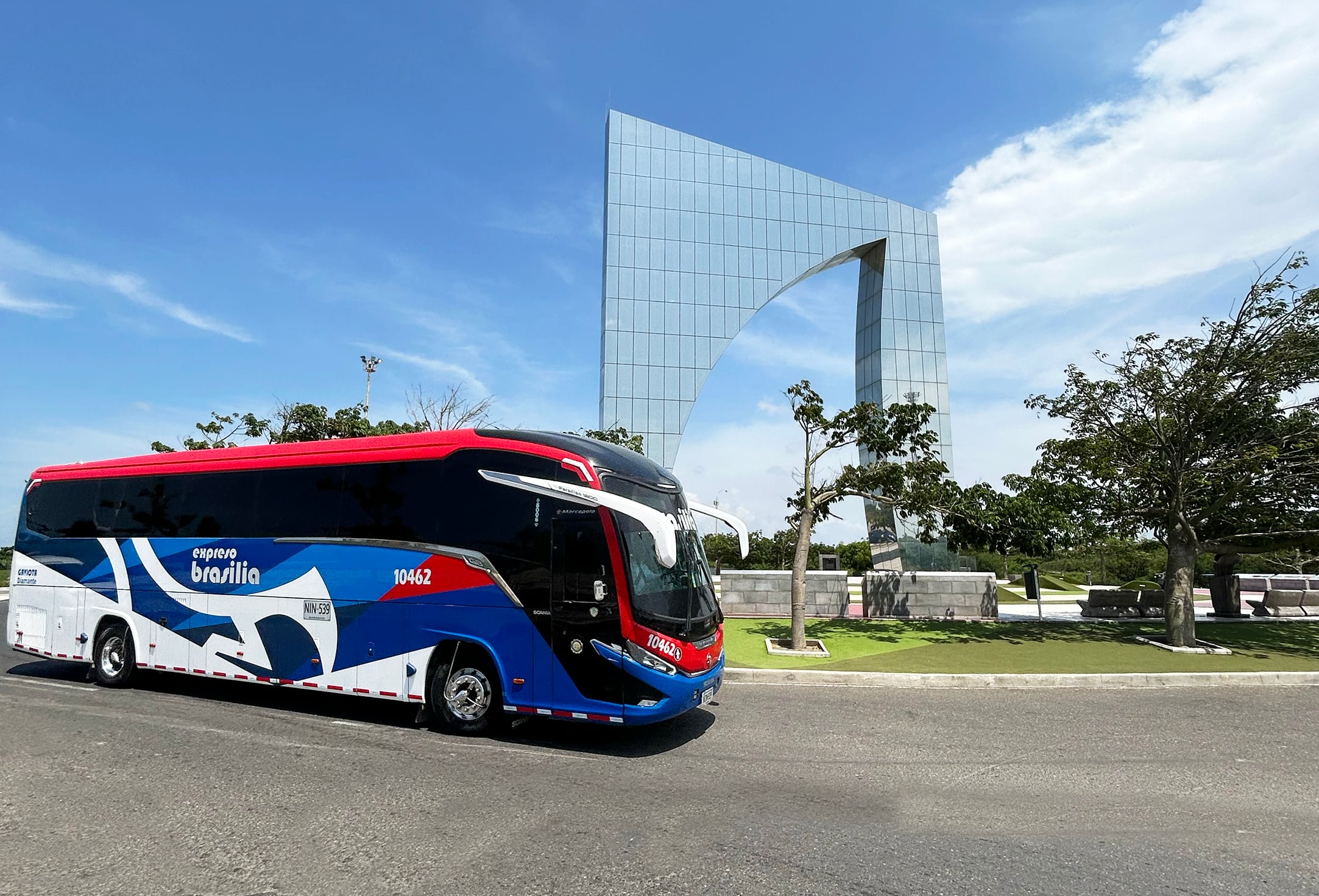 La compañía opera más de 200 rutas dentro y fuera del país.