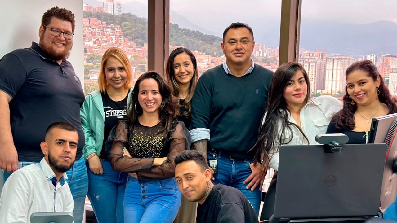 La agencia cuenta con un equipo de profesionales que diseñan soluciones personalizadas y adaptadas a los requerimientos de cada cliente.