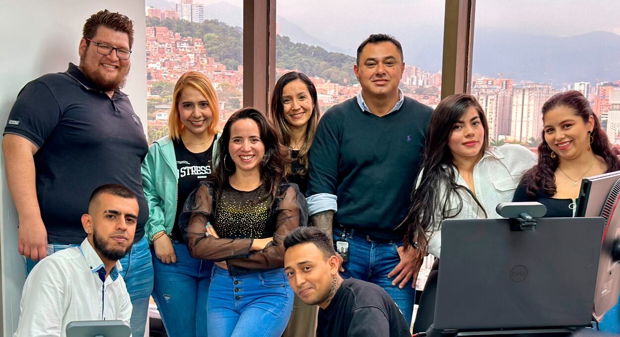 La agencia cuenta con un equipo de profesionales que diseñan soluciones personalizadas y adaptadas a los requerimientos de cada cliente.