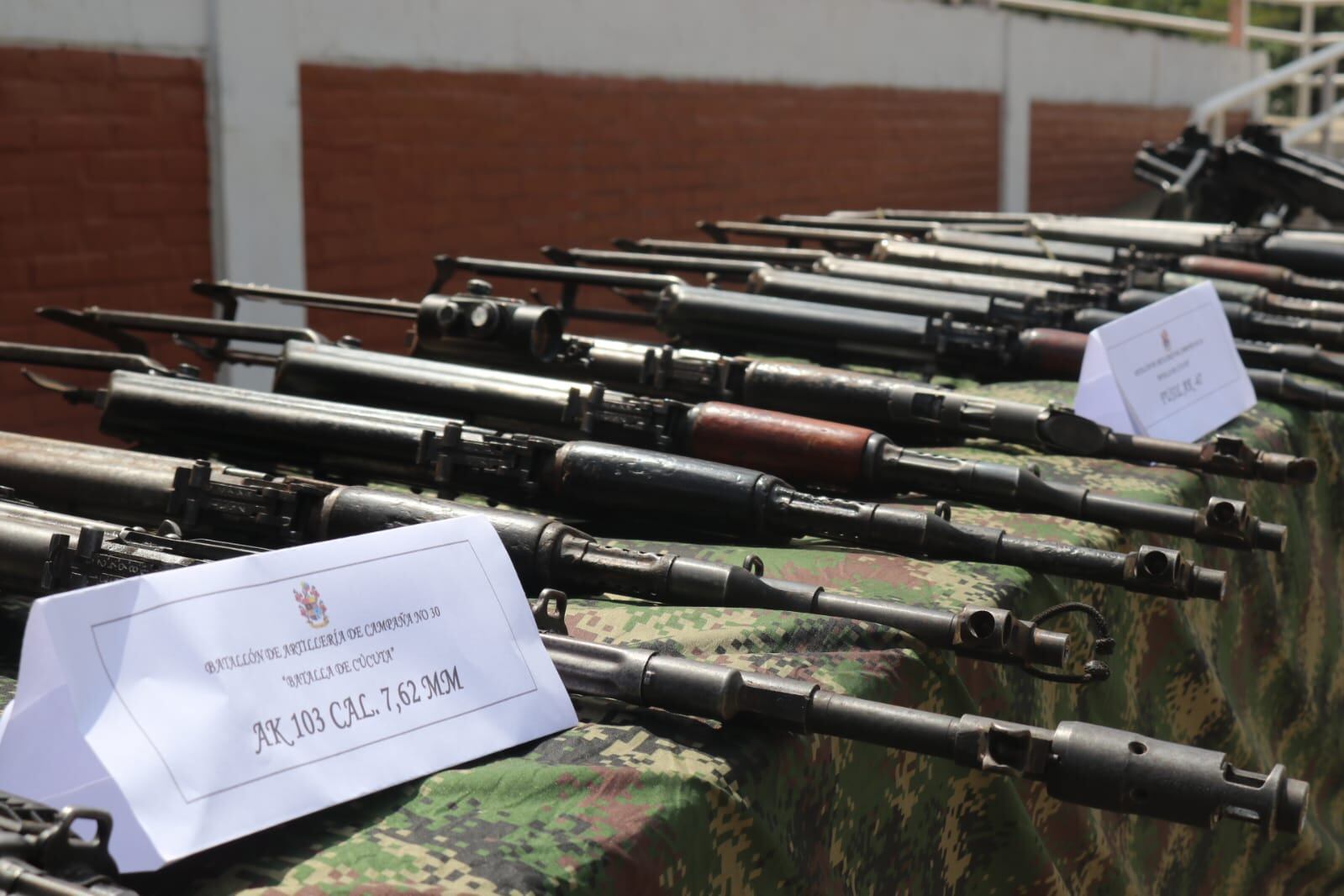 El Ejército Nacional ubicó en Norte de Santander un depósito ilegal de las disidencias con armamento, explosivos y material de intendencia.