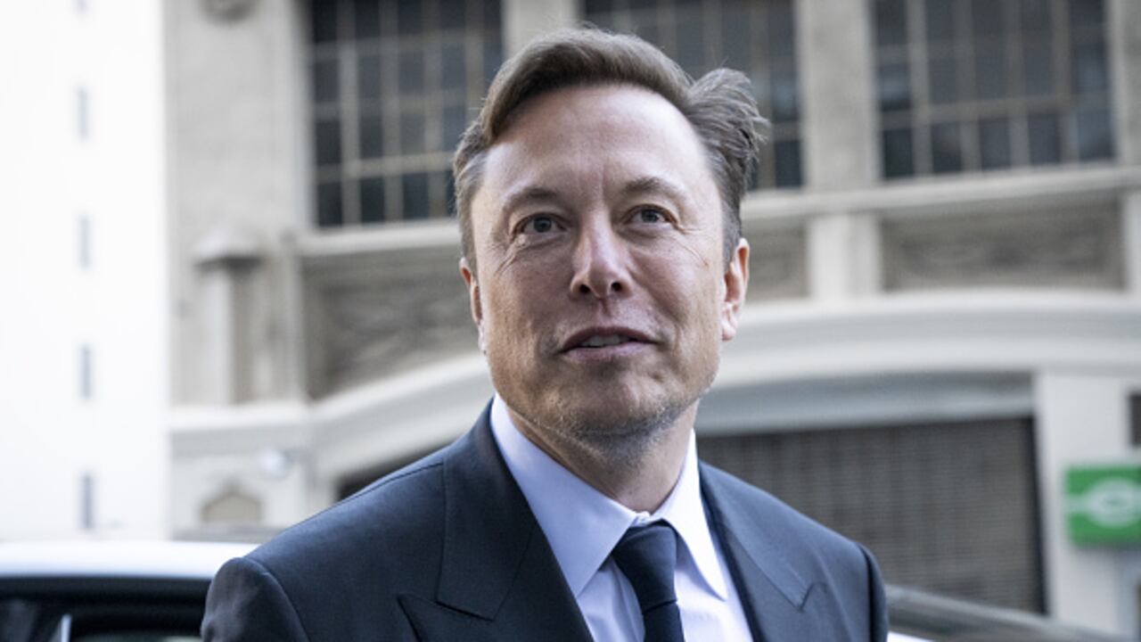 Elon Musk ha expuesto sus reparos al desarrollo de inteligencias artificiales (IA).