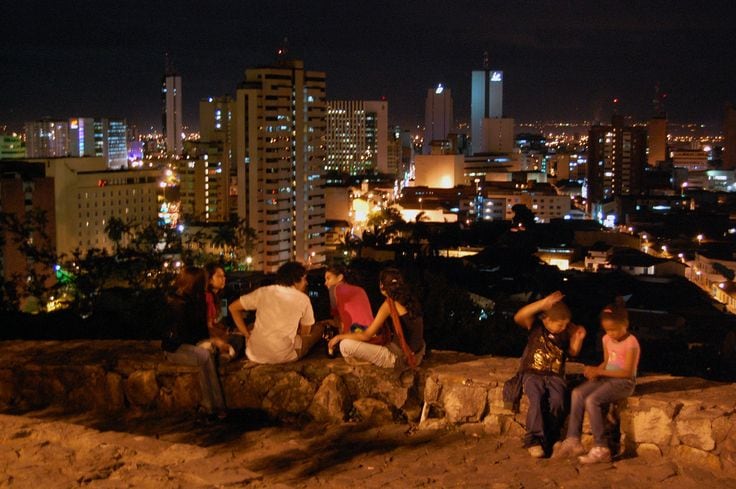 Los miradores son una gran alternativa para visitar en las noches, ofrecen una vista impresionante de la ciudad.
