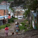 ENTREGA DE MERCADOS EN EL BARRIO SAN LUIS ( VIA LA CALERA) POR PARTE DE LA ALCALDIA DE CHAPINERO A CAUSA DE LA PANDEMIA DE LA COVID 19
CORONAVIRUS
23 DE ABRIL 2020
BARRIOS VULNERABLES
POBREZA
PANDEMIA
FOTO: ESTEBAN VEGA LA-ROTTA
REVISTA SEMANA