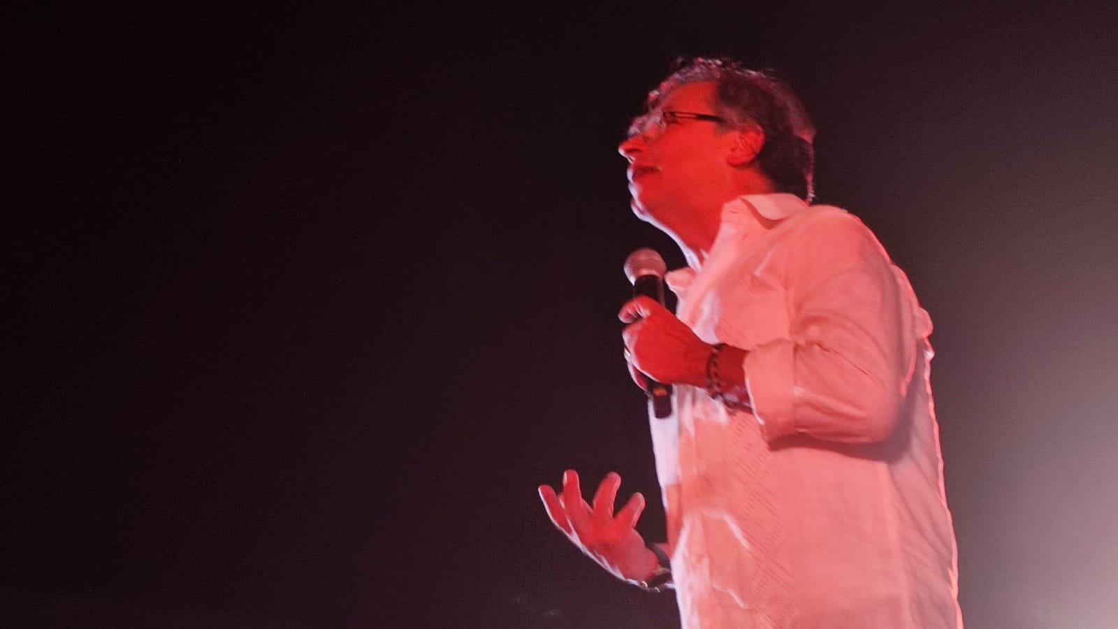 Gustavo Petro, congresista, en la Plaza de la Paz de Barranquilla