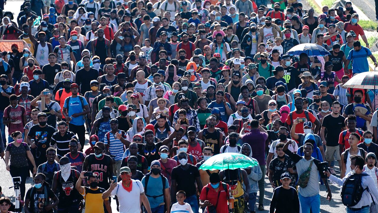 Los migrantes que lleguen a Estados Unidos pueden acceder a diferentes servicios. Foto de AP