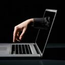 Lea cuidadosamente y esté alerta a los correos electrónicos que le exigen diligenciar su información personal.