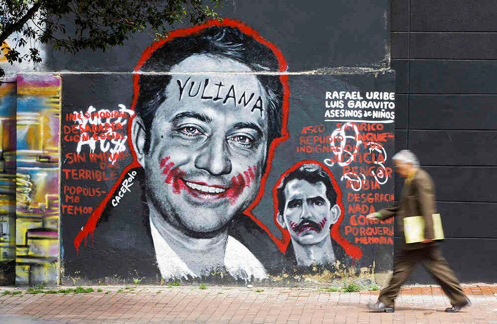 ‘Rafael Uribe Noguera’ (Cacerolo) Avenida Suba con calle 90 El artista quiere que las personas que pasen por su grafiti recuerden que el tipo de cosas que hizo Rafael Uribe Noguera pasan más a menudo de lo que se cree.