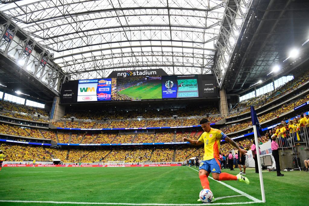 Colombianos coparon Houston y llenaron el estadio en el debut de la Selección.