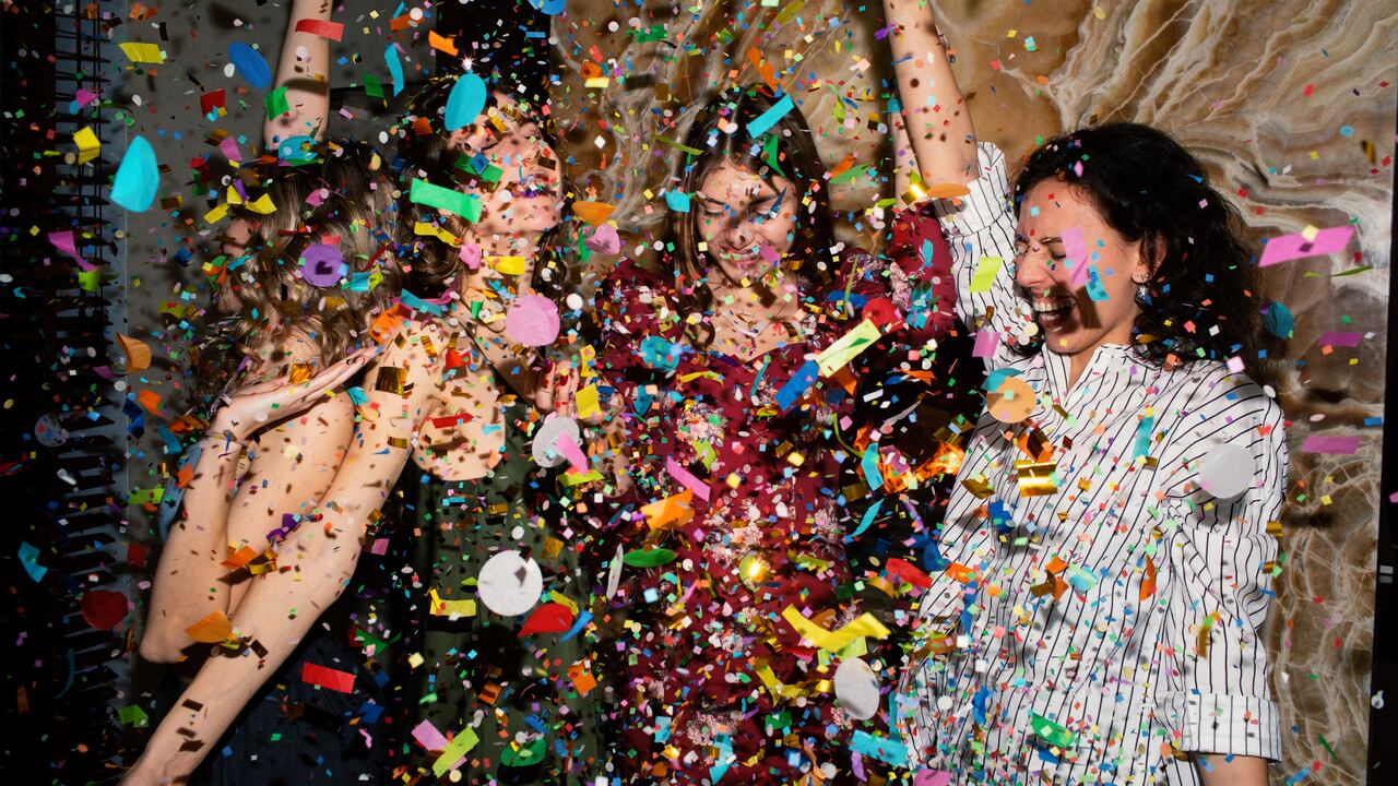 La psicología explica por qué a algunas personas no les gusta ir de fiesta