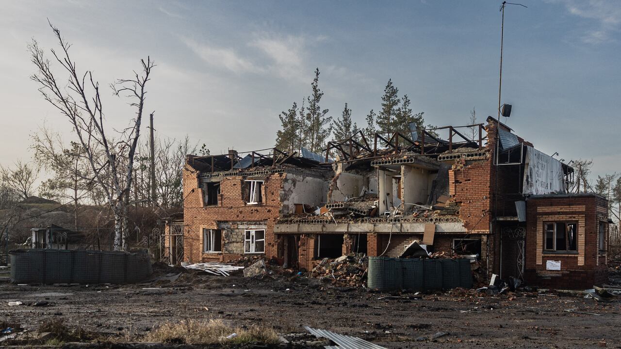 Edificio destruido por los bombardeos en Donetsk, Ucrania.