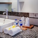 En respuesta al racionamiento de agua, los ciudadanos de Bogotá implementan un truco simple pero efectivo en sus baños.