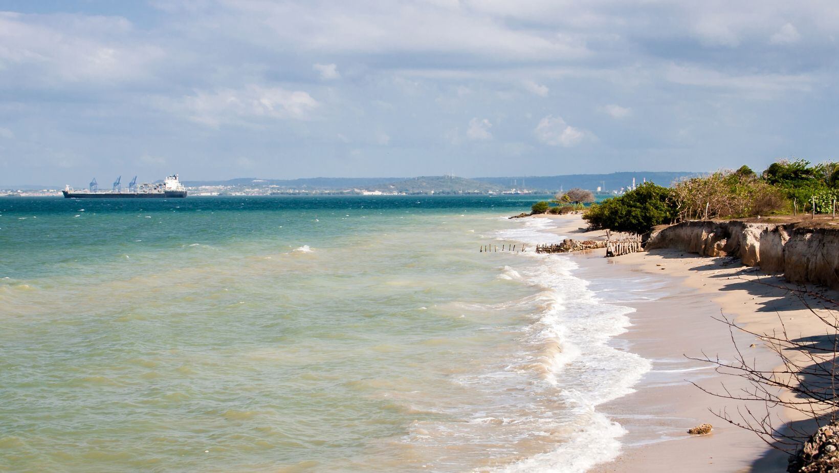Viaje a la isla de Tierra Bomba, una joya natural única y llena de bondades que promete una experiencia fascinante, ¿dónde se encuentra?