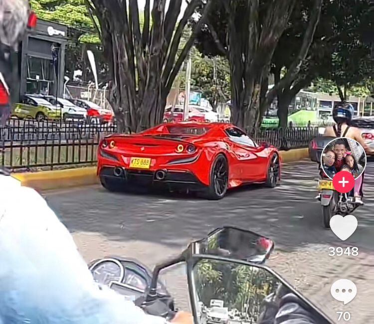 El Ferrari recorrió diferentes sectores de Cali.