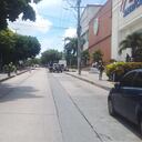 Momento en el que la Policía realiza el operativo de control en la zona donde fue hallada la maleta.