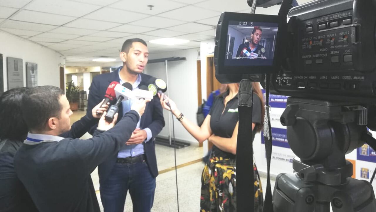 Toni Vitola, director de la asociación Colonia de Venezolanos en Colombia recibe la medida con gran optimismo.