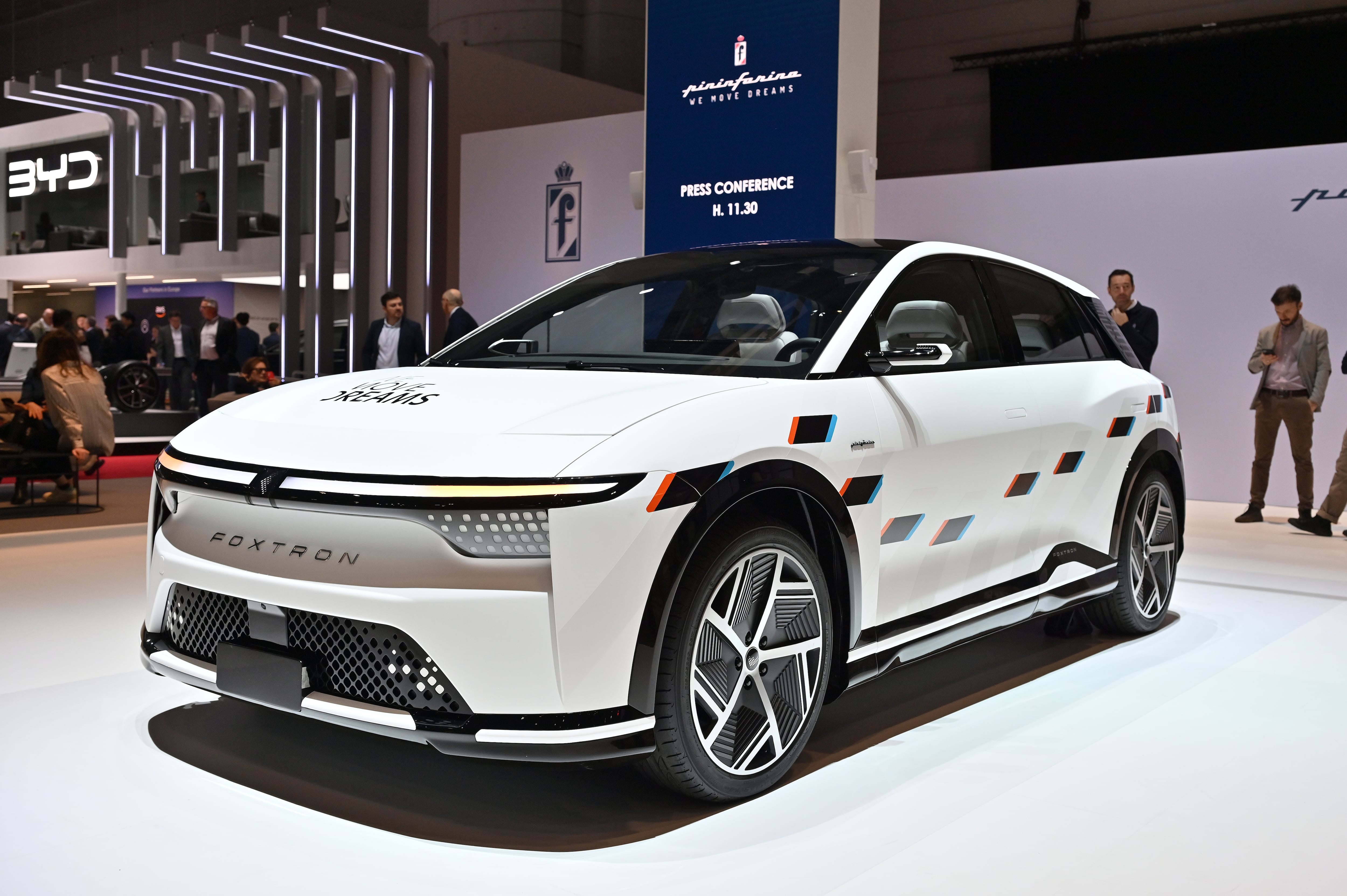 Este el Foxtron Model E EV, presentado en 2023 durante el Hon Hai Tech Day.