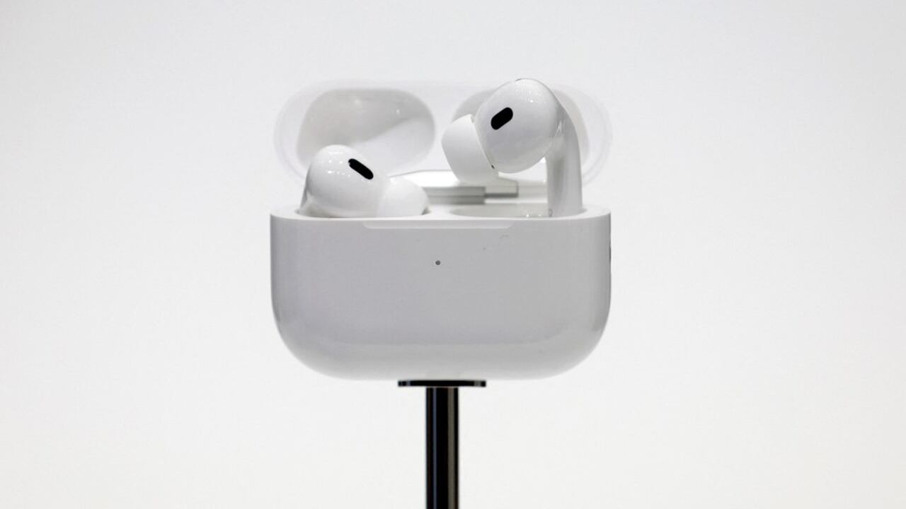 AirPods 4 estrenan un diseño más confortable, incorporan ANC y reducen el tamaño de su caja.