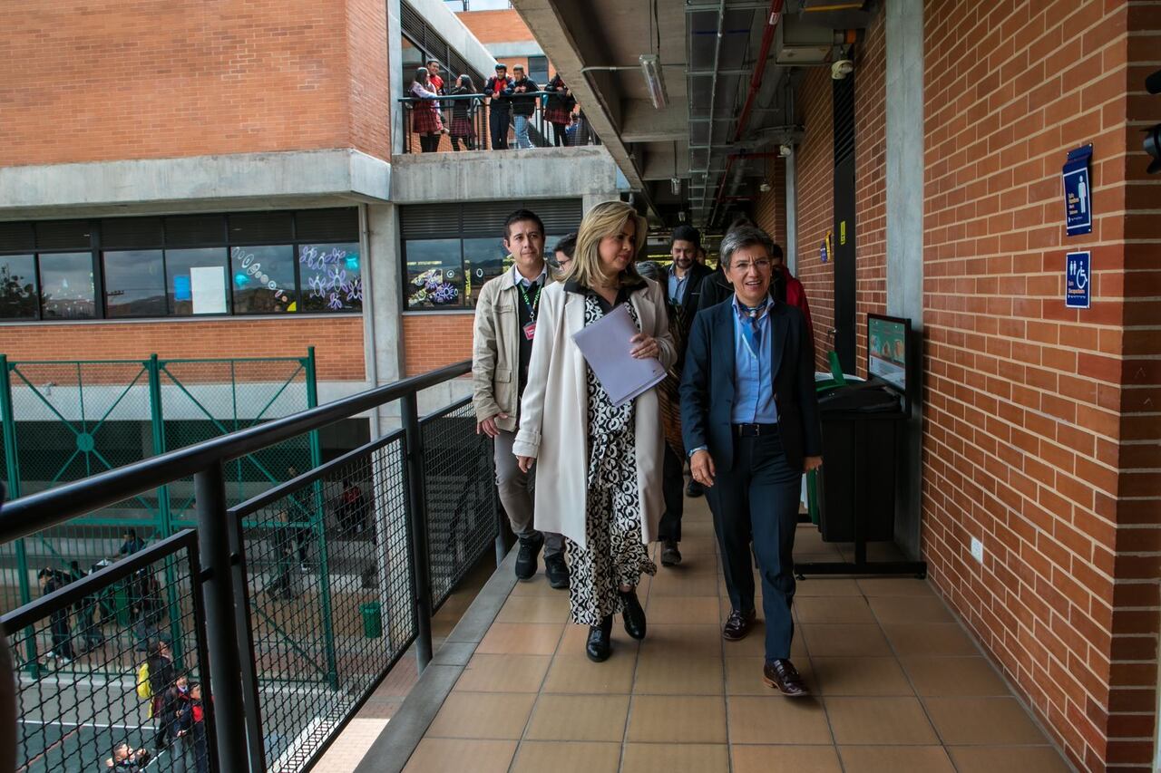Alcaldesa Claudia López y la secretaria de Educación, Edna Bonilla.