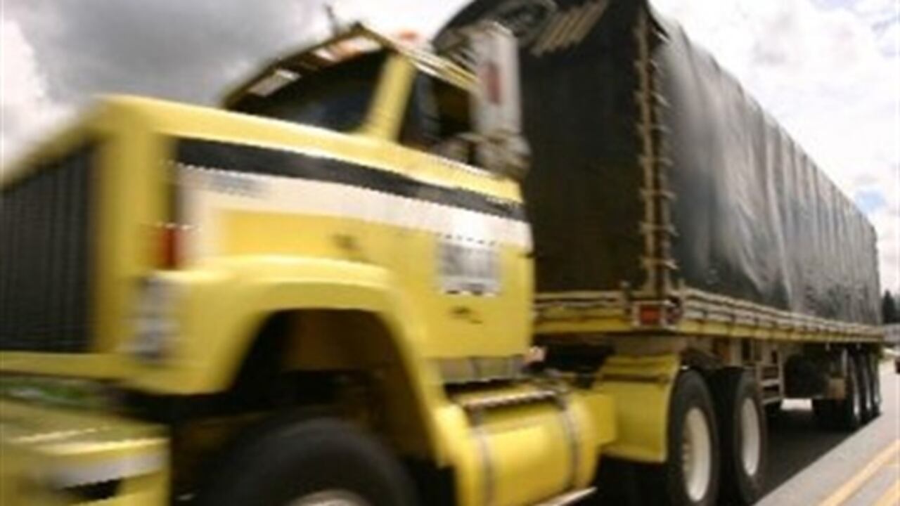 En la región del Canal del Dique se están trabajando dos turnos de 12 horas en el llenado de las bolsas de arena.