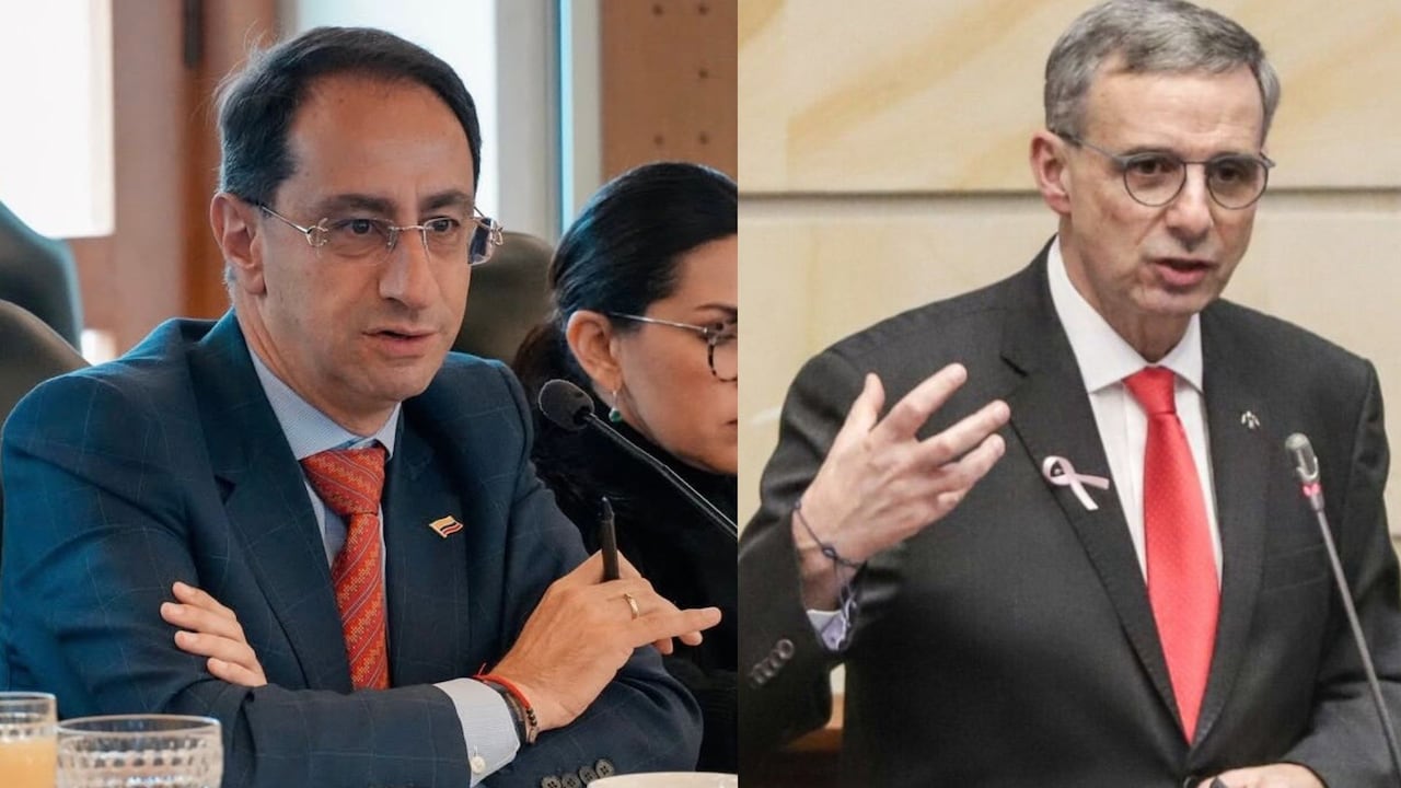El vicepresidente José Manuel Restrepo y Miguel Gómez Martínez, ministro de Hacienda.
