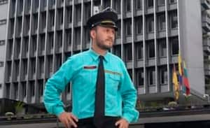 “Un habitante de calle me regaló el libro de inglés y eso me cambió la vida”: Vigilante bilingüe