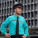 “Un habitante de calle me regaló el libro de inglés y eso me cambió la vida”: Vigilante bilingüe