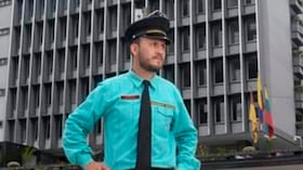 “Un habitante de calle me regaló el libro de inglés y eso me cambió la vida”: Vigilante bilingüe