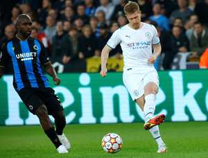 Manchester City's Kevin De Bruyne, right, is challenged by Brugge's Eder Balanta during the Champions League Group A soccer match between Club Brugge and Manchester City at the Jan Breydel stadium in Bruges, Belgium, Tuesday, Oct. 19, 2021. (AP Photo/Olivier Matthys)