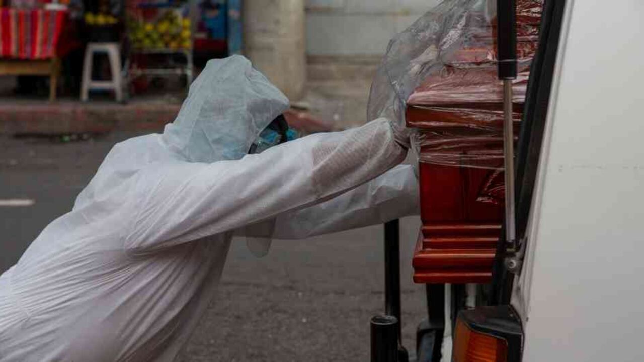 Denuncian que Hospital de Fontibón entregó cadáver equivocado | Colombia hoy