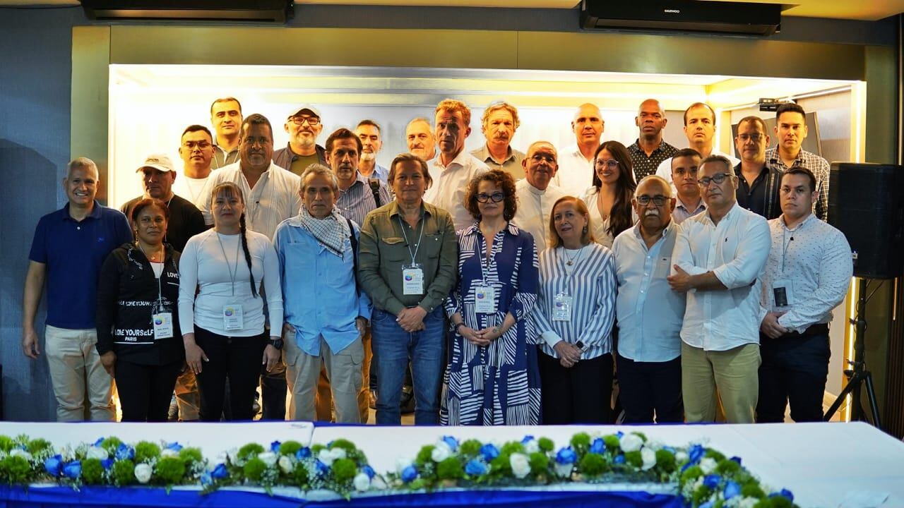 Finalizó el primer ciclo de diálogos entre el Gobierno y la Segunda Marquetalia en Caracas, Venezuela.