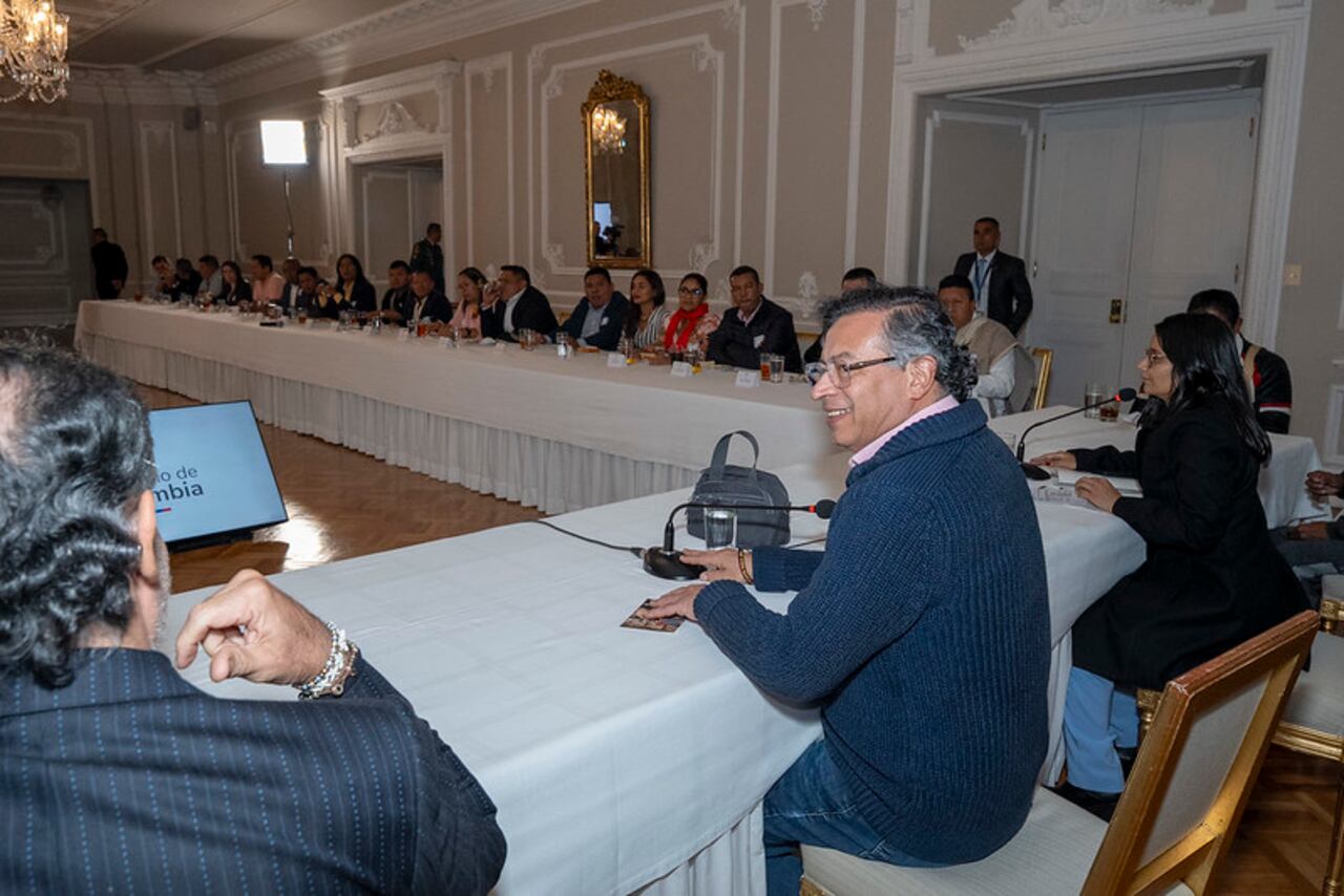 Reunión presidente Gustavo Petro e indígenas