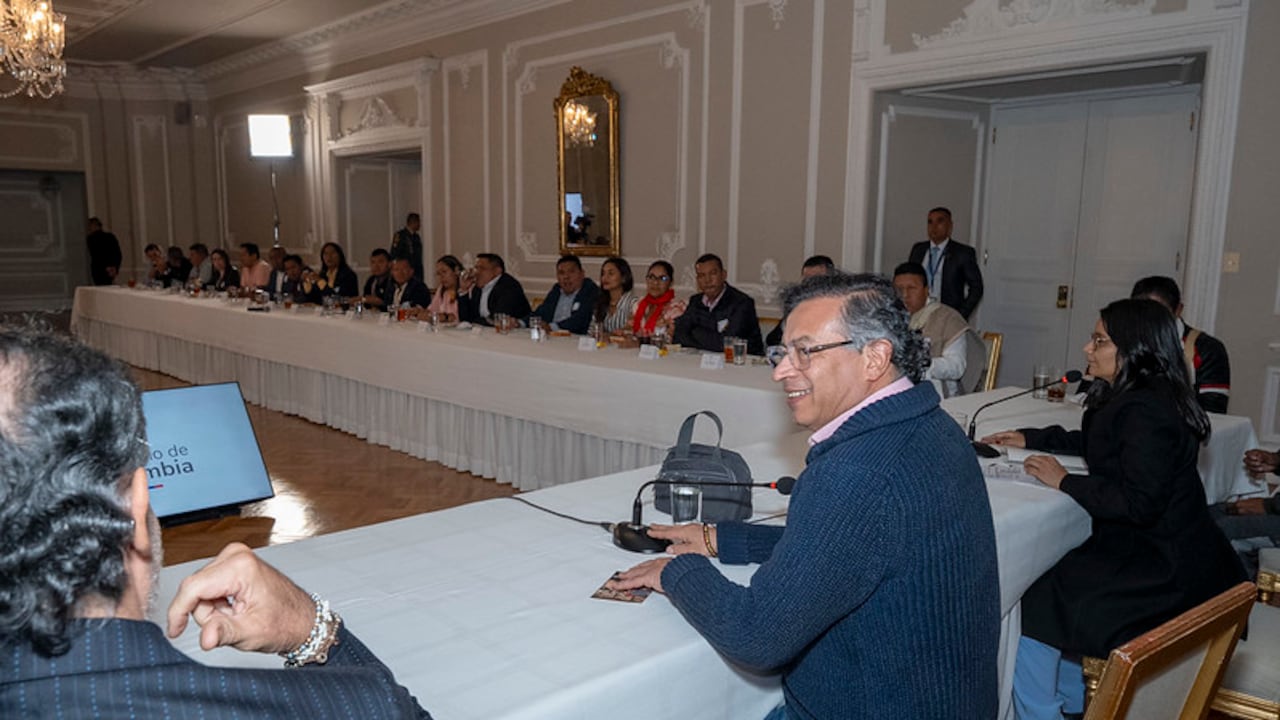 Reunión del presidente Gustavo Petro con líderes indígenas.