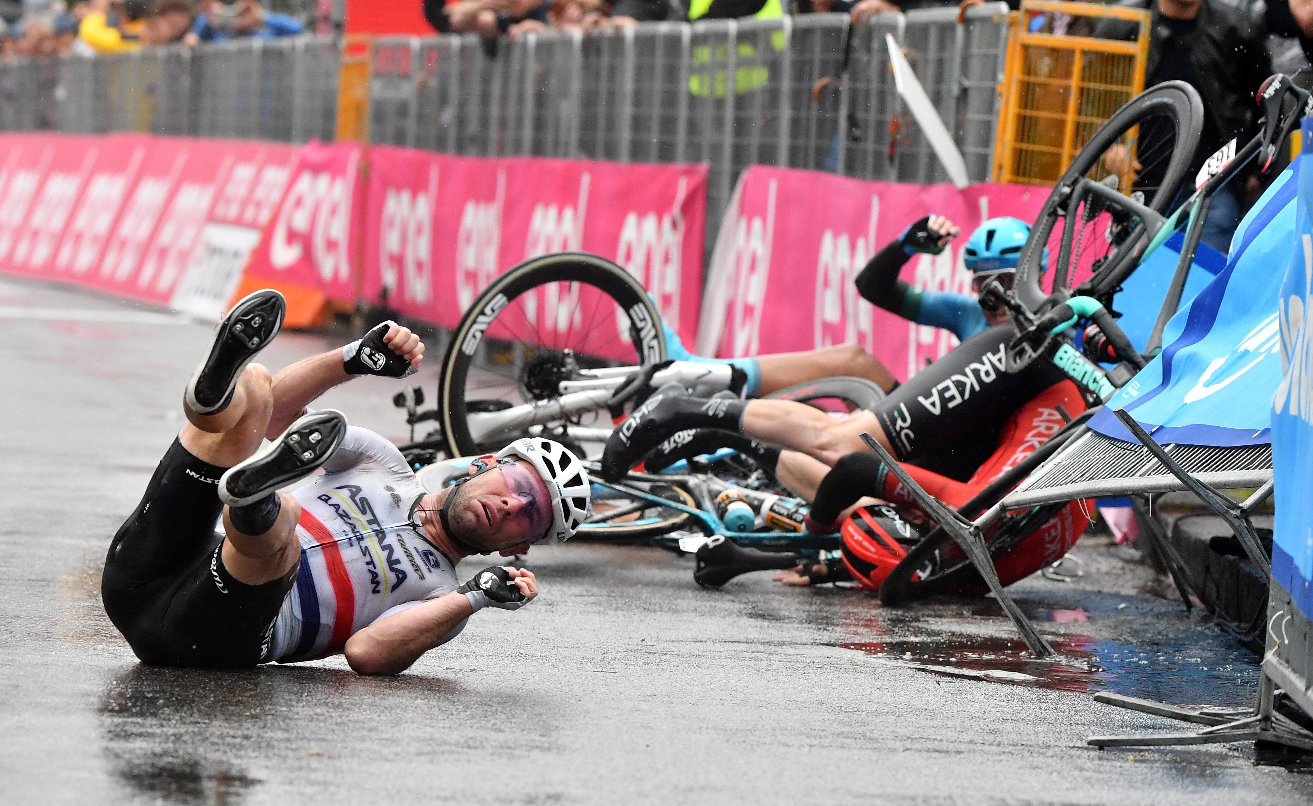 Cycling - Giro d'Italia - Stage 5 - Atripalda to Salerno - Italy - May 10, 2023 Astana Qazaqstan Team's Mark Cavendish reacts after crashing at the end of stage 5 REUTERS/Jennifer Lorenzini