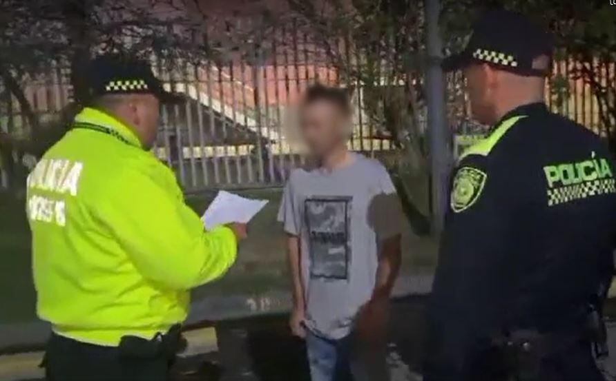 Este sujeto fue capturado por el delito de acto sexual con menor de 14 años agravado en concurso homogéneo y sucesivo.