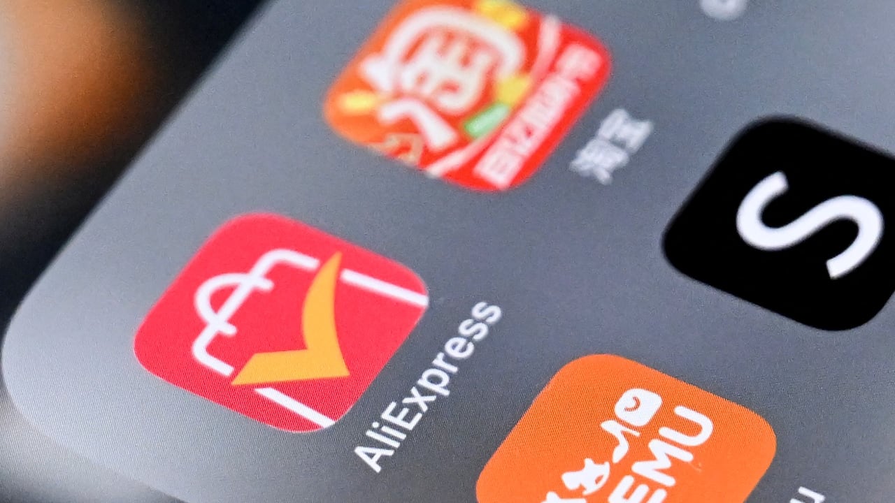 Logos de las aplicaciones de AliExpress, Shein y Temu.