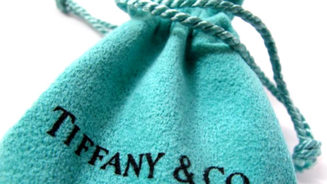 A la tienda de Bogotá, situada en el Centro comercial Andino, le seguirán en los próximos meses otras en las islas Bahamas y Aruba, esta última en colaboración con el grupo Asvat, el mismo que va a operar la de Colombia