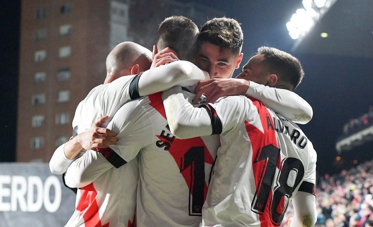 Rayo Vallecano venció a Mallorca y se metió en la lucha por competencias europeas.