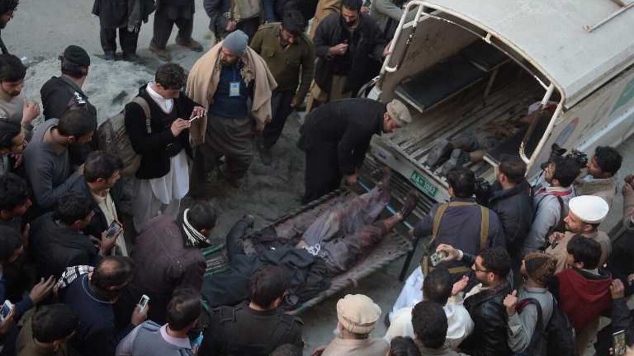 El ataque, aseguraron medios locales, fue perpetrado por talibanes paquistaníes, sin embargo, la principal fuerza de ese movimiento lo condenó.