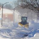 Hasta el momento se ha confirmado el fallecimiento de dos personas en el estado de Nueva York por episodios cardíacos, mientras los organismos correspondientes se afanaban en retirar la ingente cantidad de nieve acumulada en la vía pública.