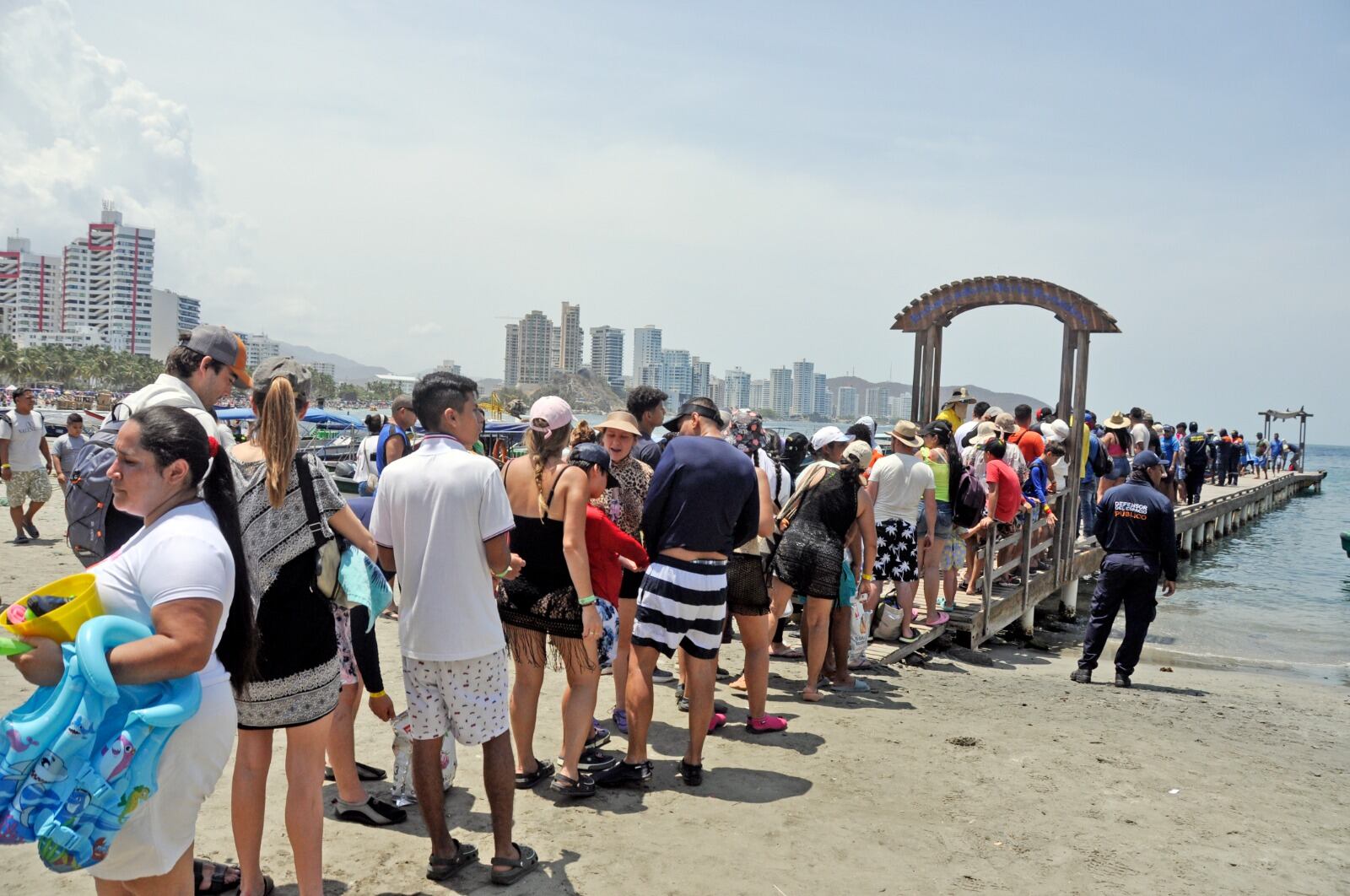 El volumen de visitantes que se registra por estos días de Semana Santa en Santa Marta ha generado un incremento en el movimiento marítimo, principalmente hacia Playa Blanca, Inca-Inca, el Acuario y zonas aledañas al Parque Tayrona.