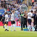 Yerry Mina tuvo que ser retirado en el juego ante Leicester City