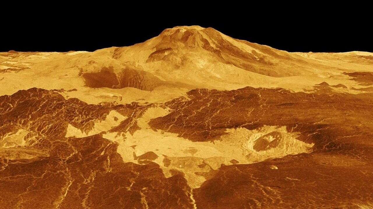 Representación tridimensional del volcán Maat Mons en la superficie de Venus, planeta donde científicos han descubierto evidencias de enormes túneles de lava.