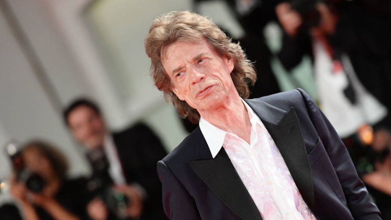La declaración de Jagger coincidió con la ocupación de la alfombra roja frente al Palacio del Cine por cientos de jóvenes para reclamar una mayor atención hacia el cambio climático. AFP.