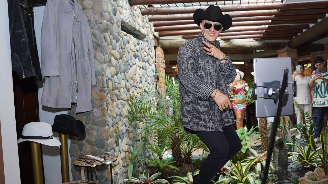 El interprete de Chismofilia regresa con su nuevo álbum, Descriterio una fusión de diferentes sonidos con estilos y fusiones electrónicas