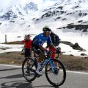 Nairo Quintana combatiendo contra la nieve en la llegada a Livigno el domingo