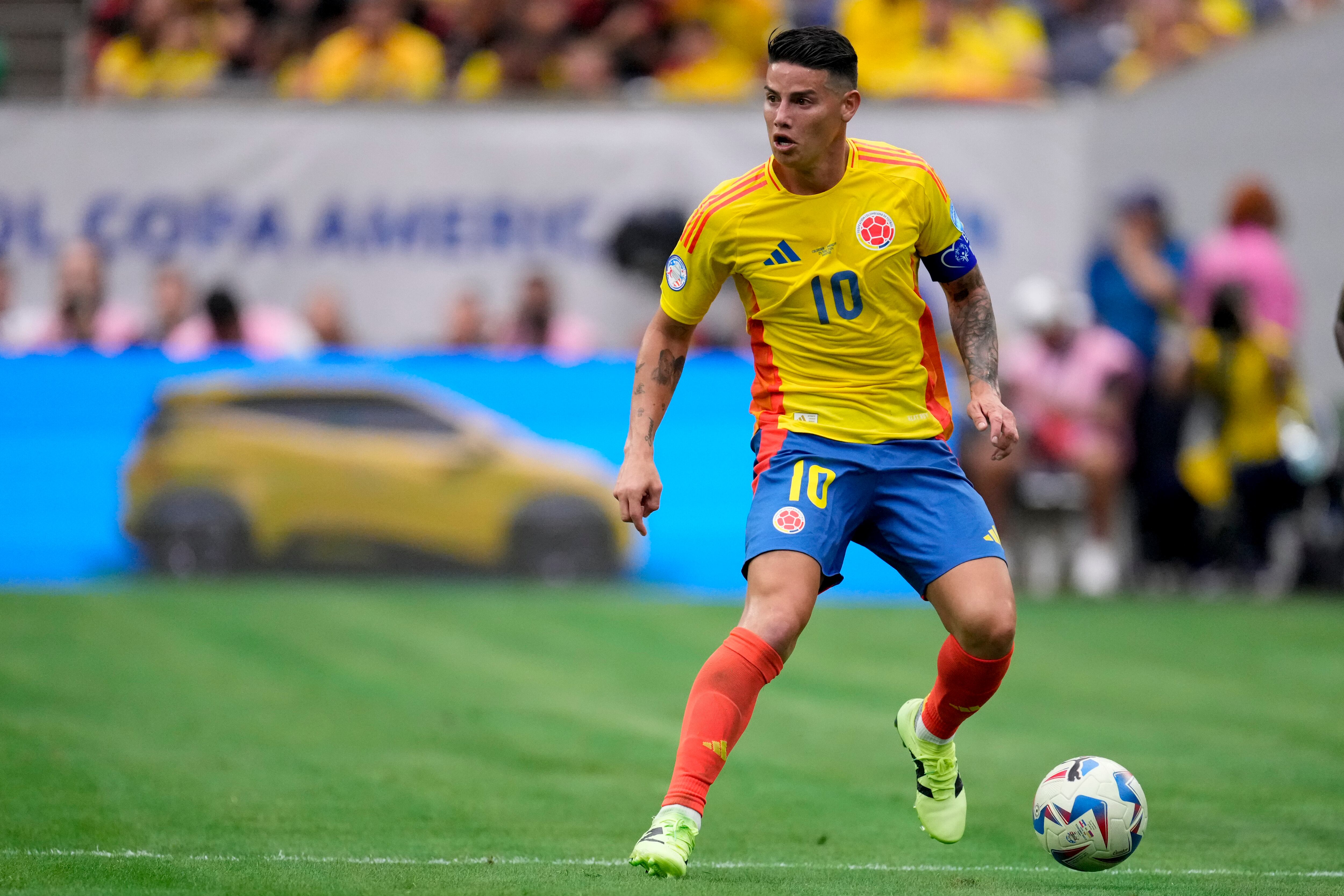 Colombia's James Rodriguez controls the ball during a Copa America Group D soccer match against Paraguay in Houston, Monday, June 24, 2024. (AP Photo/Kevin M. Cox)