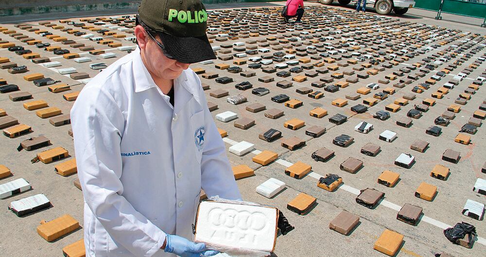 Un informante reveló cómo construyeron la estratégica fachada para ocultar las millonarias ganancias que dejó el tráfico de drogas.